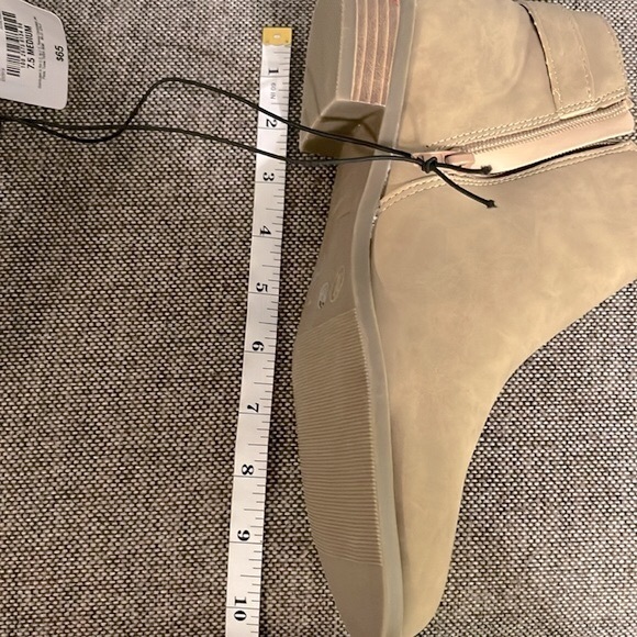 St. John’s Bay tan suede ankle boots, size 7 1/2, NWT. - Picture 9 of 12